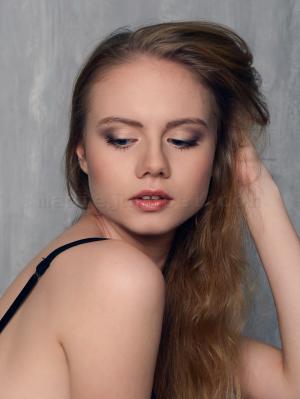 Alisia_1111_08_hr.jpg